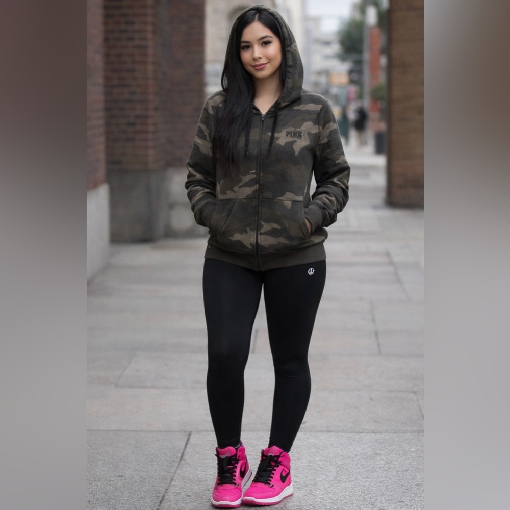 🖤💚 Retired Victoria’s Secret “PINK” Perfect-Fit Full- Zip Hoodie 💚🖤
